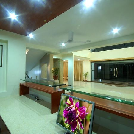 Hotel New Holiday Plaza Nashik Exterior photo