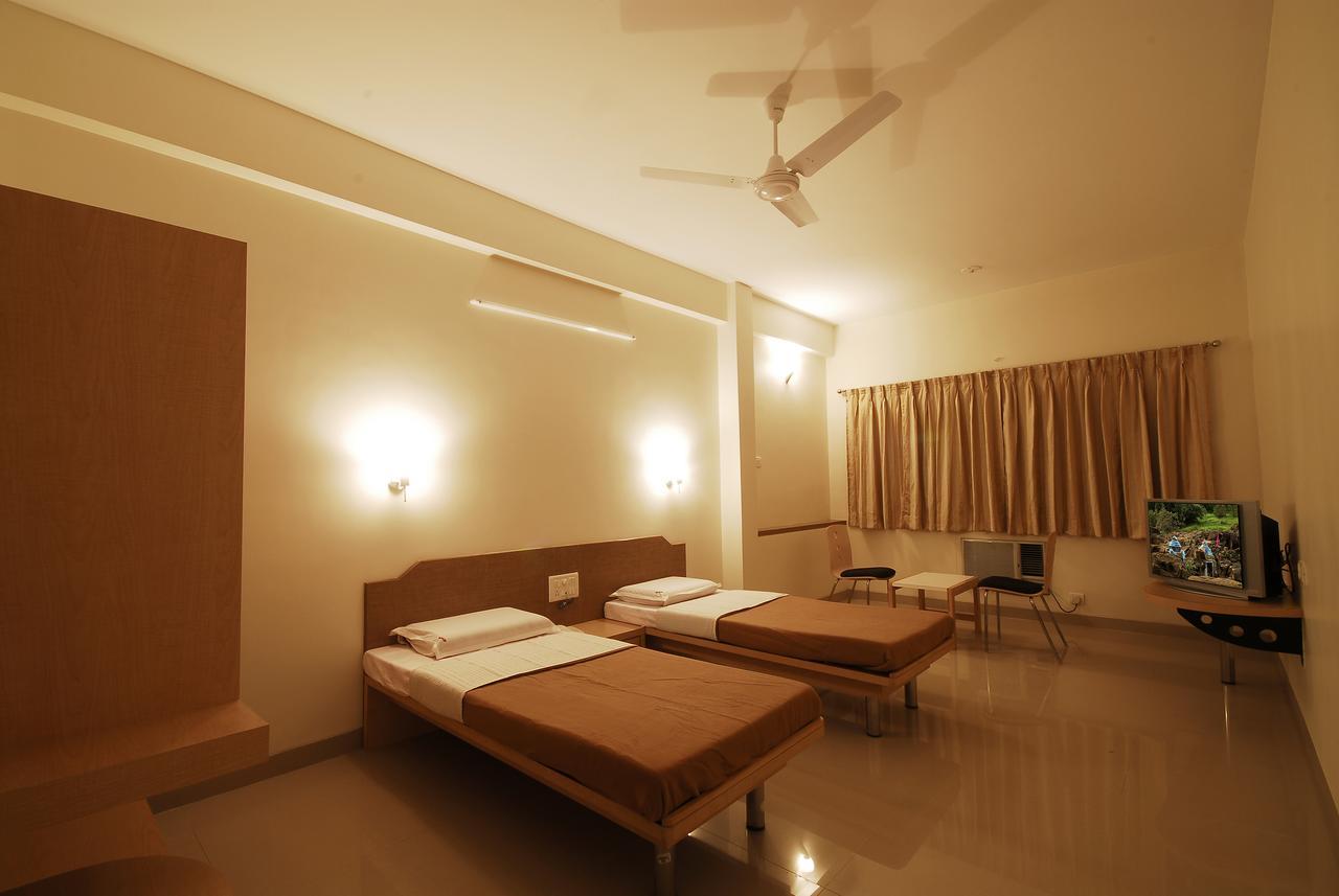 Hotel New Holiday Plaza Nashik Exterior photo
