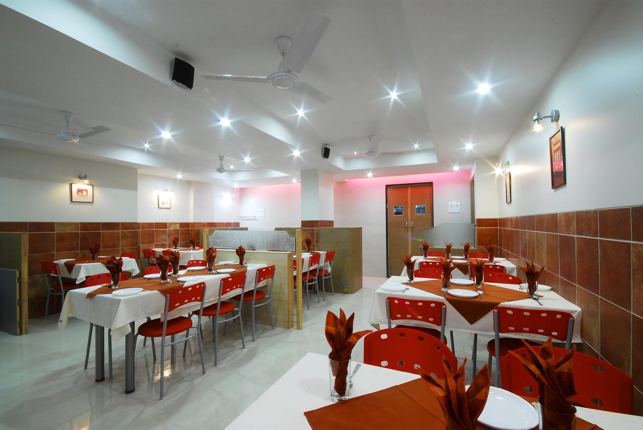 Hotel New Holiday Plaza Nashik Exterior photo